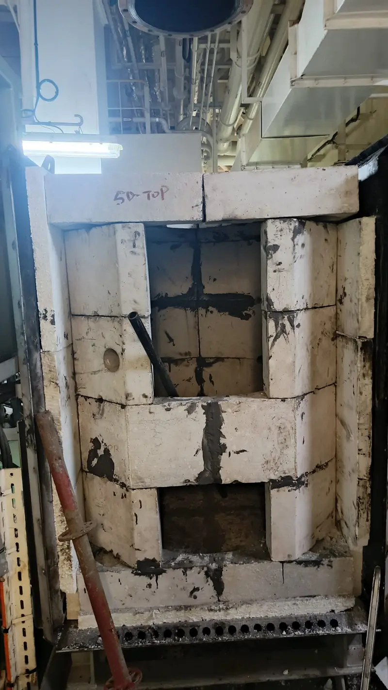 Brick placement in the combustion chamber